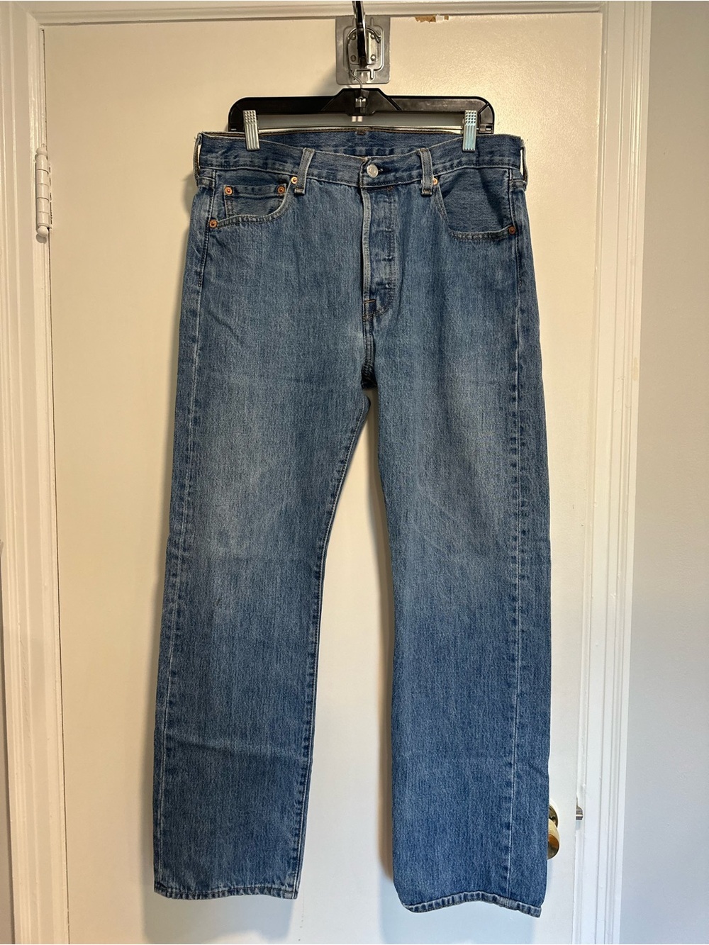 VTG style Levi's 501 Sz: 34x32 button fly straight leg medium wash blue jeans.